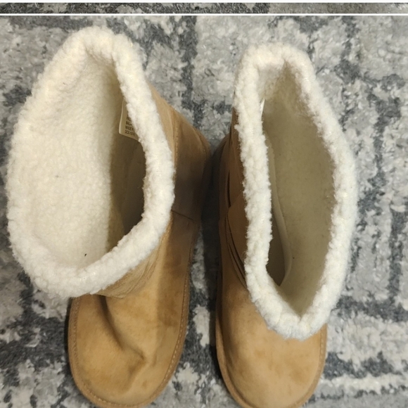 2 pairs of Michael Kors boots size 4 - Picture 11 of 13